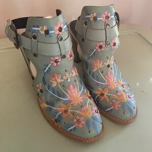 Floral Embroidered Women's Shoes